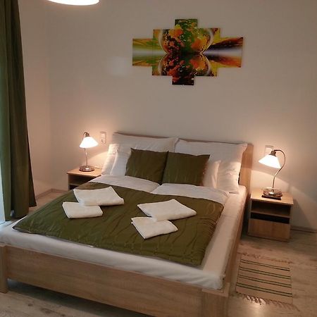 Downtown Apartment มิชโคลซ์ ภายนอก รูปภาพ
