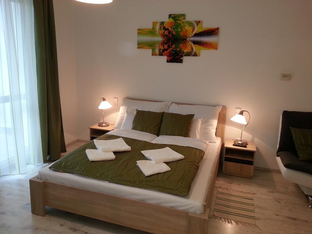 Downtown Apartment มิชโคลซ์ ภายนอก รูปภาพ