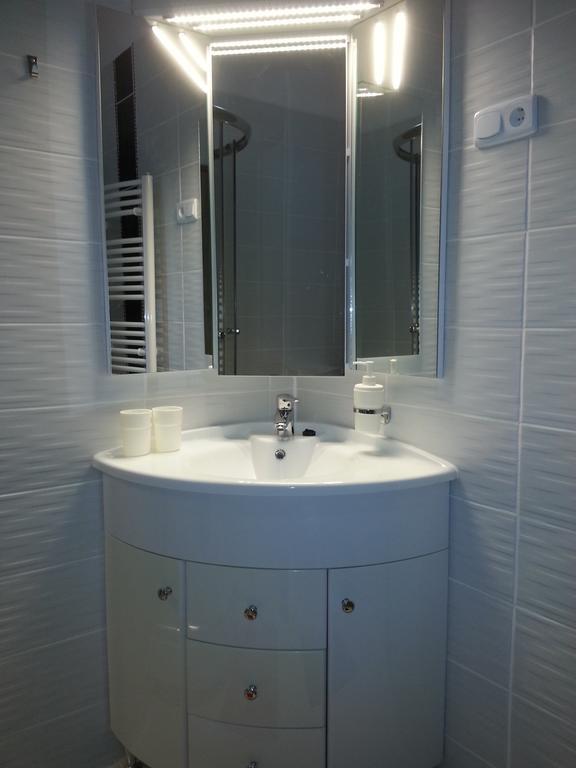 Downtown Apartment มิชโคลซ์ ภายนอก รูปภาพ