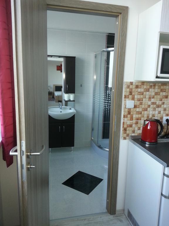 Downtown Apartment มิชโคลซ์ ภายนอก รูปภาพ