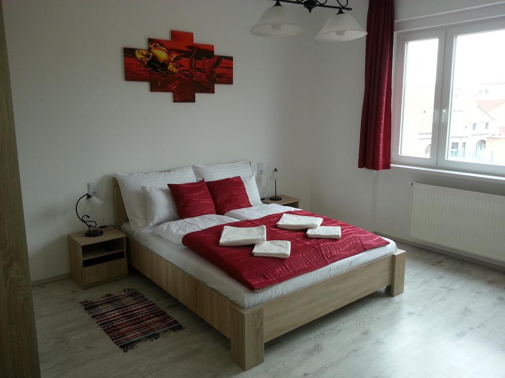 Downtown Apartment มิชโคลซ์ ภายนอก รูปภาพ