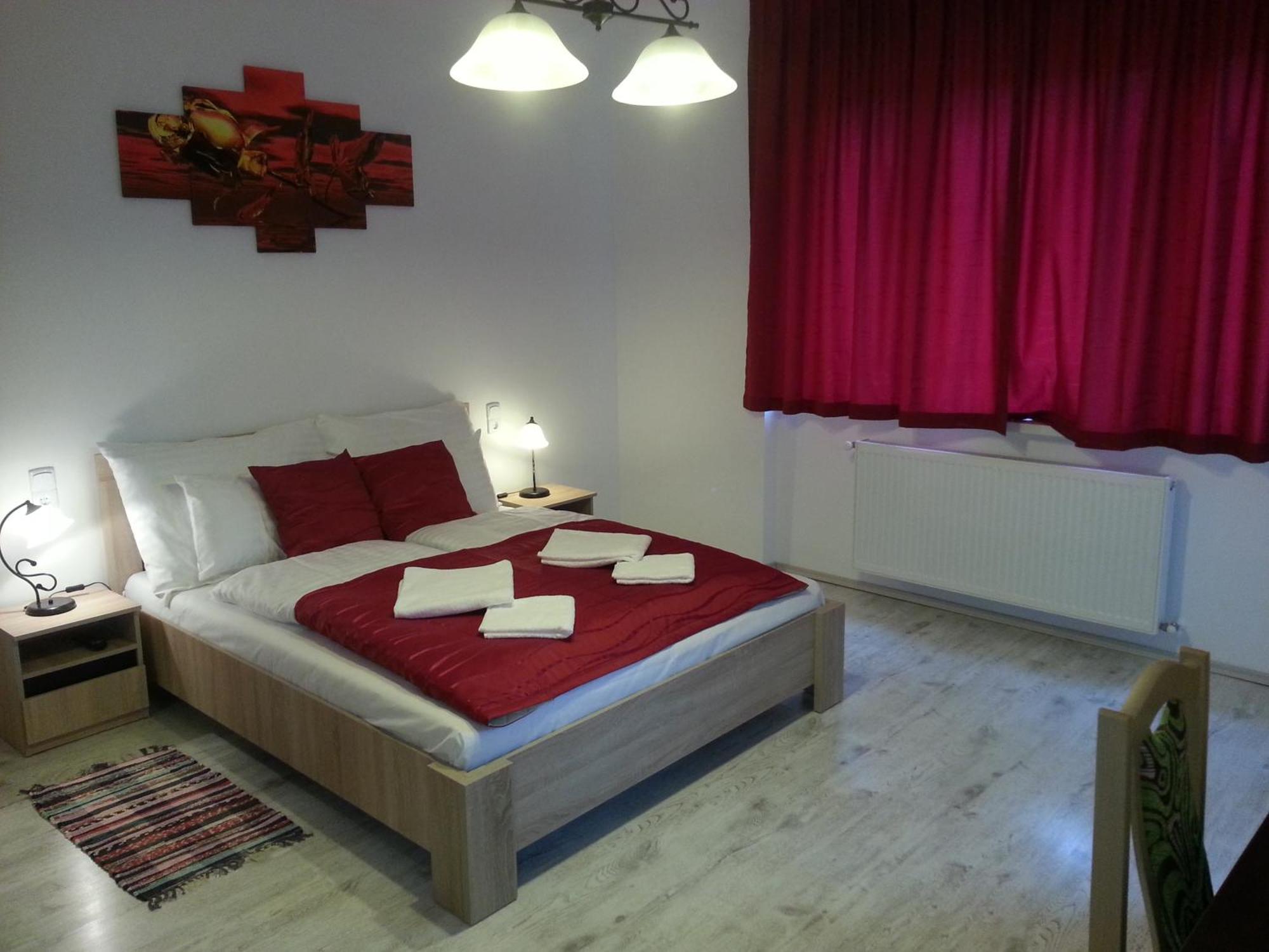 Downtown Apartment มิชโคลซ์ ภายนอก รูปภาพ