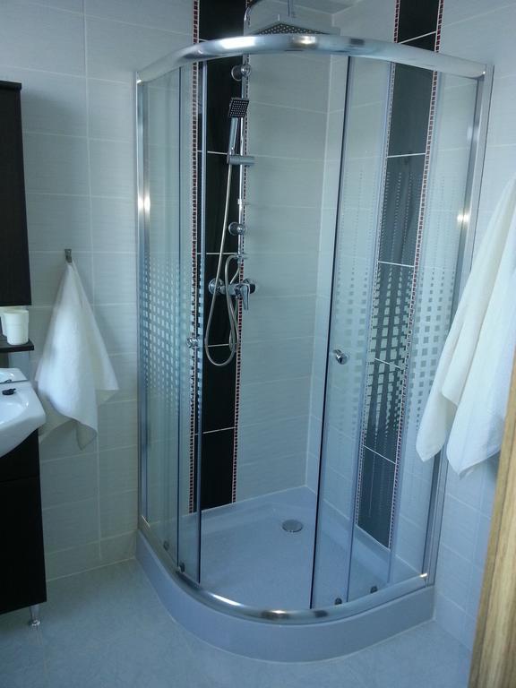Downtown Apartment มิชโคลซ์ ภายนอก รูปภาพ