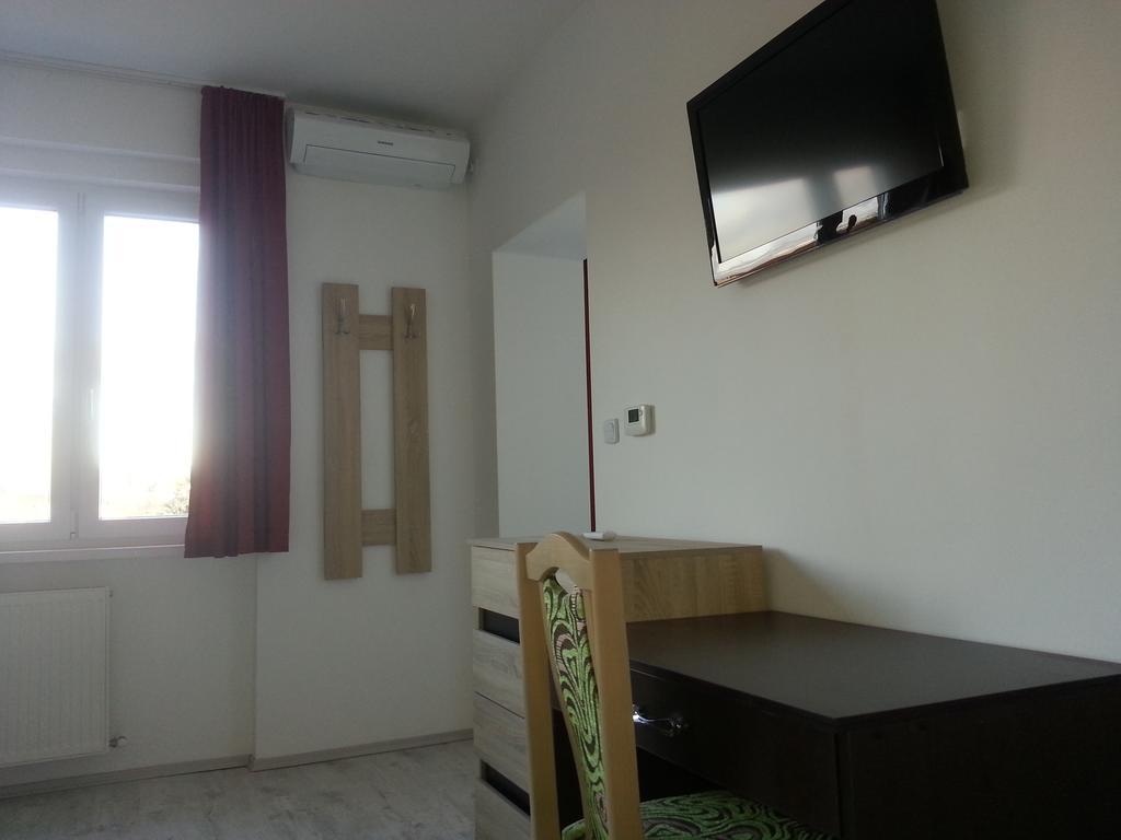 Downtown Apartment มิชโคลซ์ ภายนอก รูปภาพ