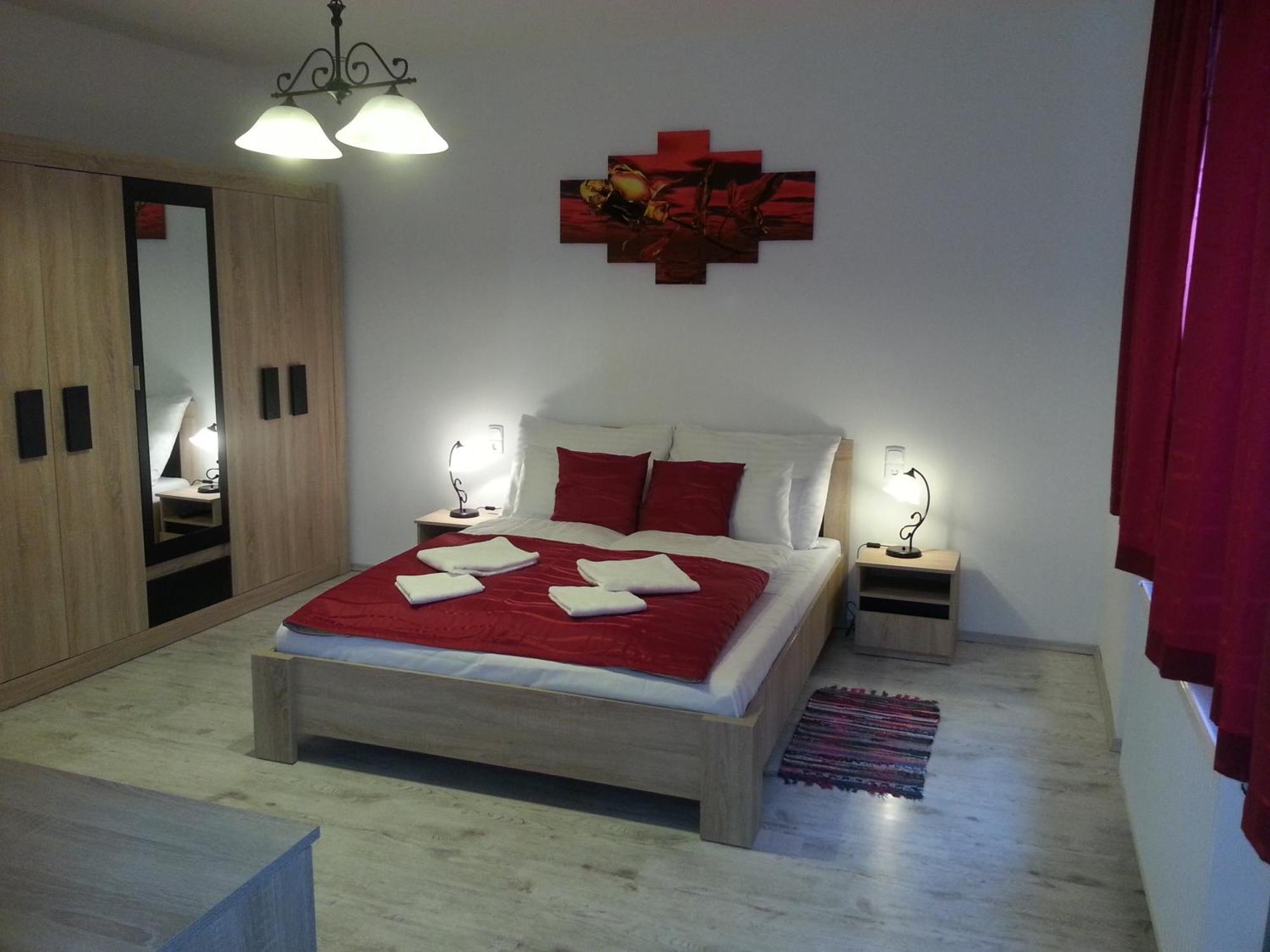 Downtown Apartment มิชโคลซ์ ภายนอก รูปภาพ