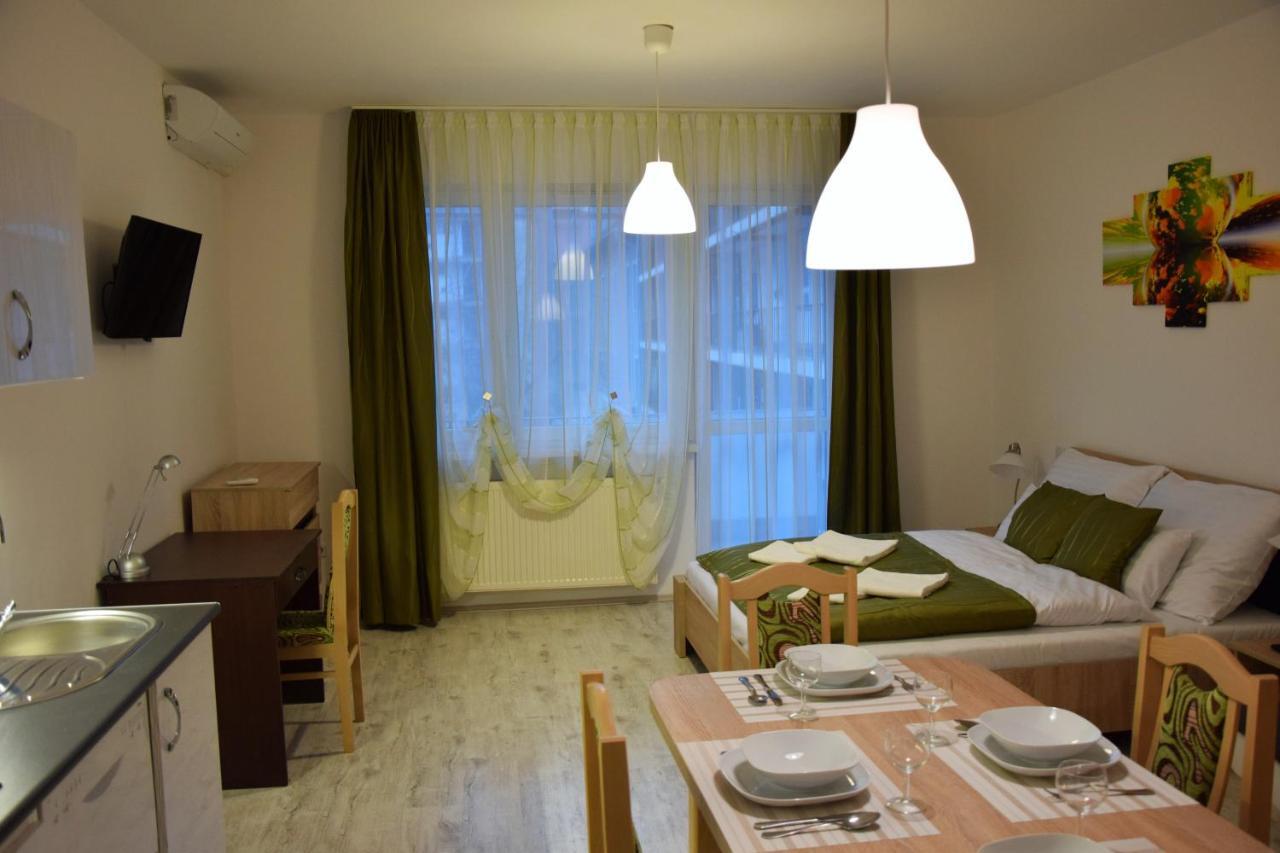 Downtown Apartment มิชโคลซ์ ภายนอก รูปภาพ