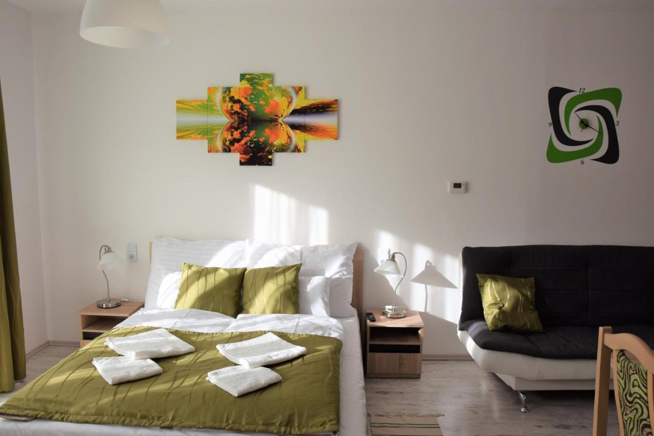 Downtown Apartment มิชโคลซ์ ภายนอก รูปภาพ